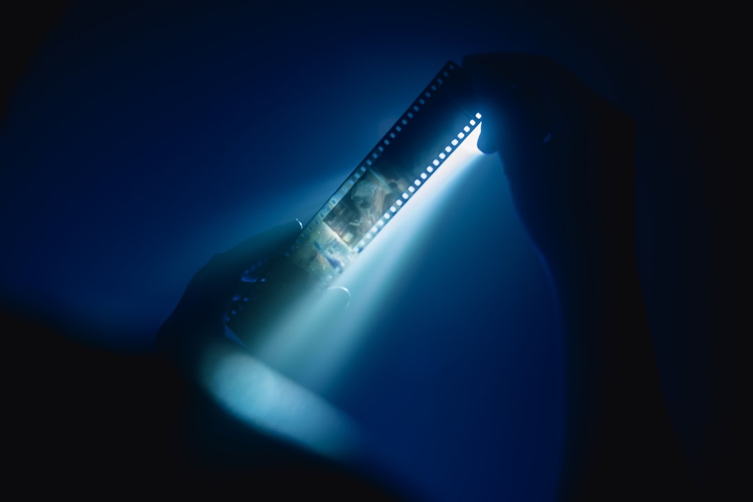 Photo underwater propulsion technology