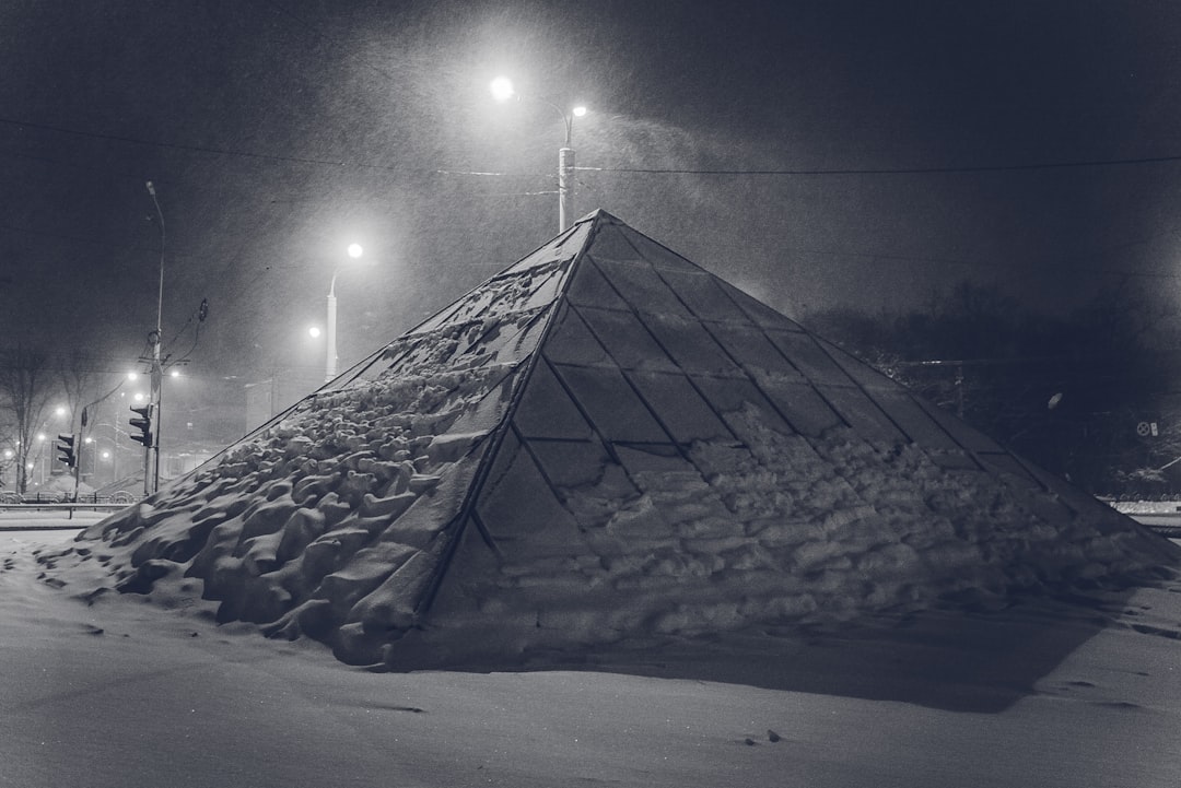 Photo dark pyramid
