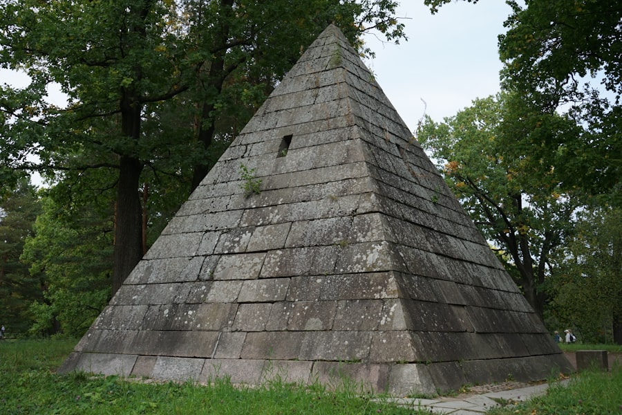 Photo dark pyramid