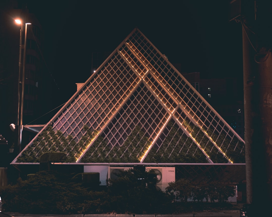 Photo dark pyramid