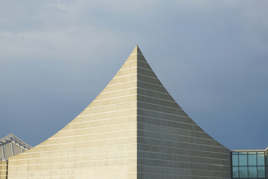 Photo dark pyramid