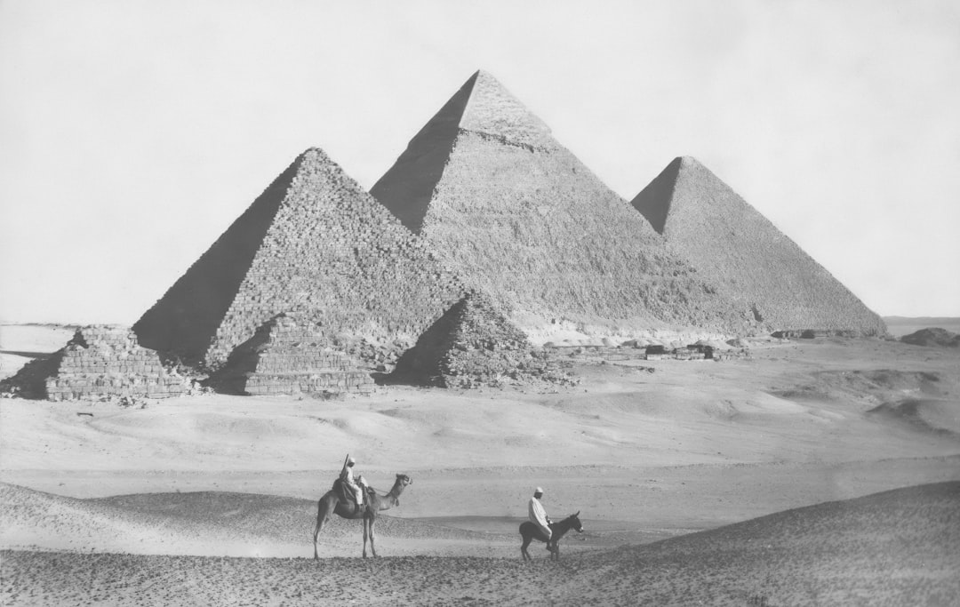 Photo tesla, study, pyramids