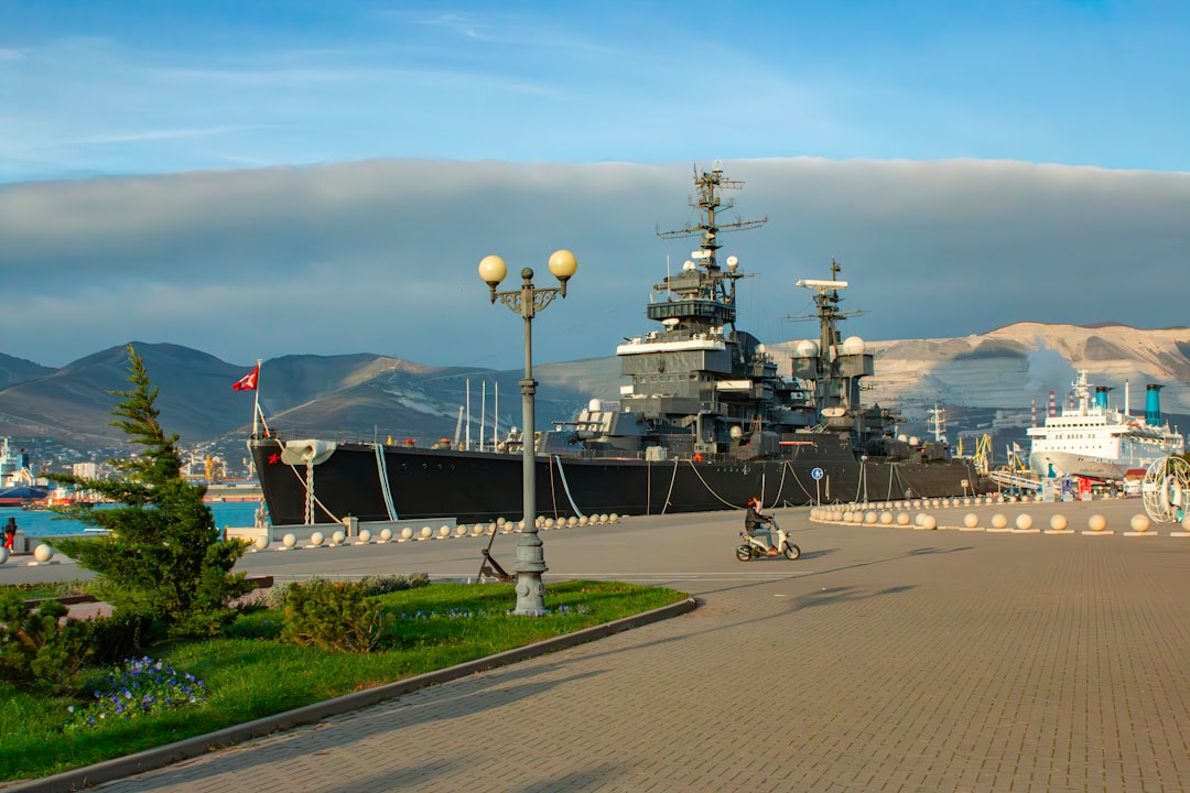 Photo ocean military installation