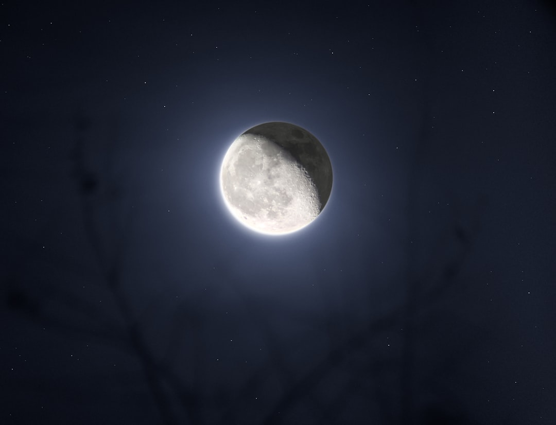 Photo moon anomalies