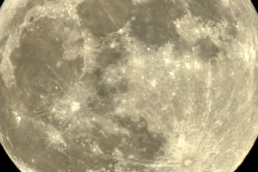 Photo moon anomalies
