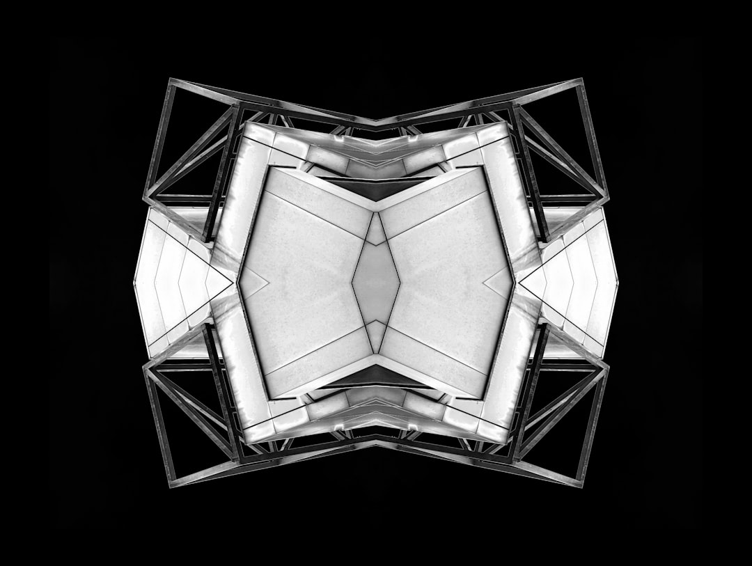 Photo Triangular UFO frames