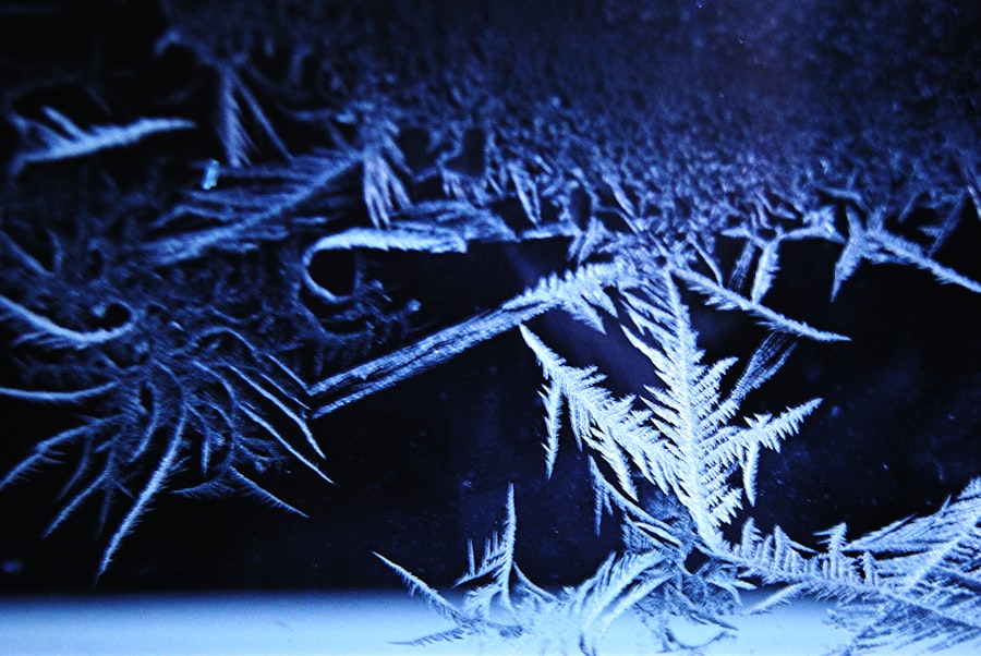Photo triton nitrogen frost cycles