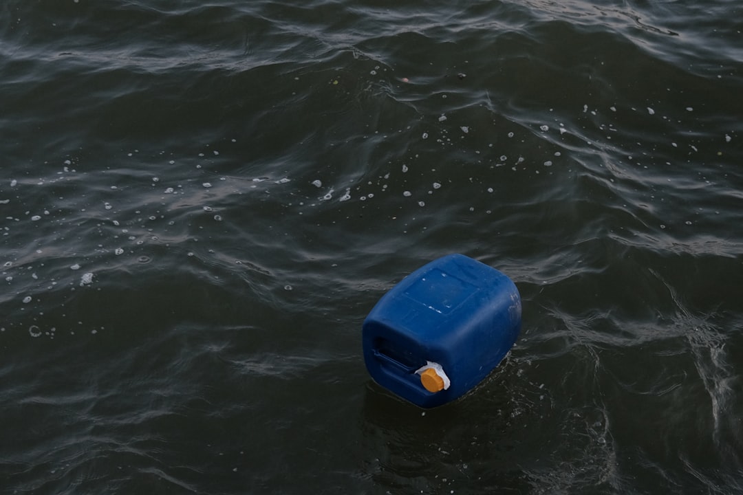 Photo transmedium objects entering water