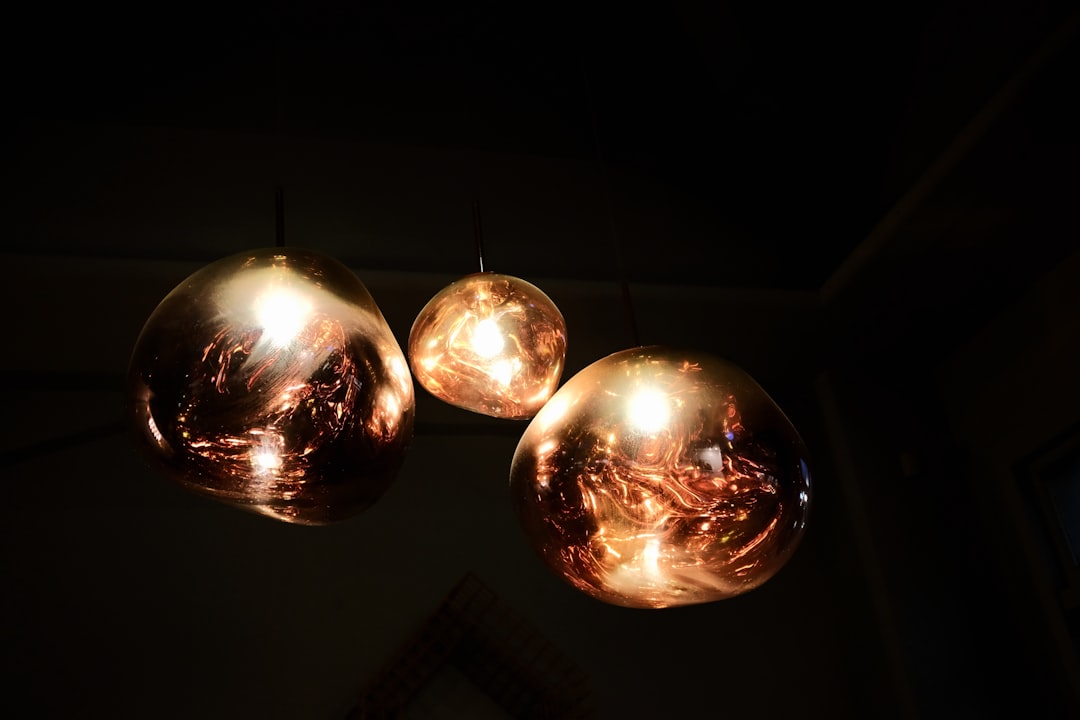 Photo synchronized luminous spheres