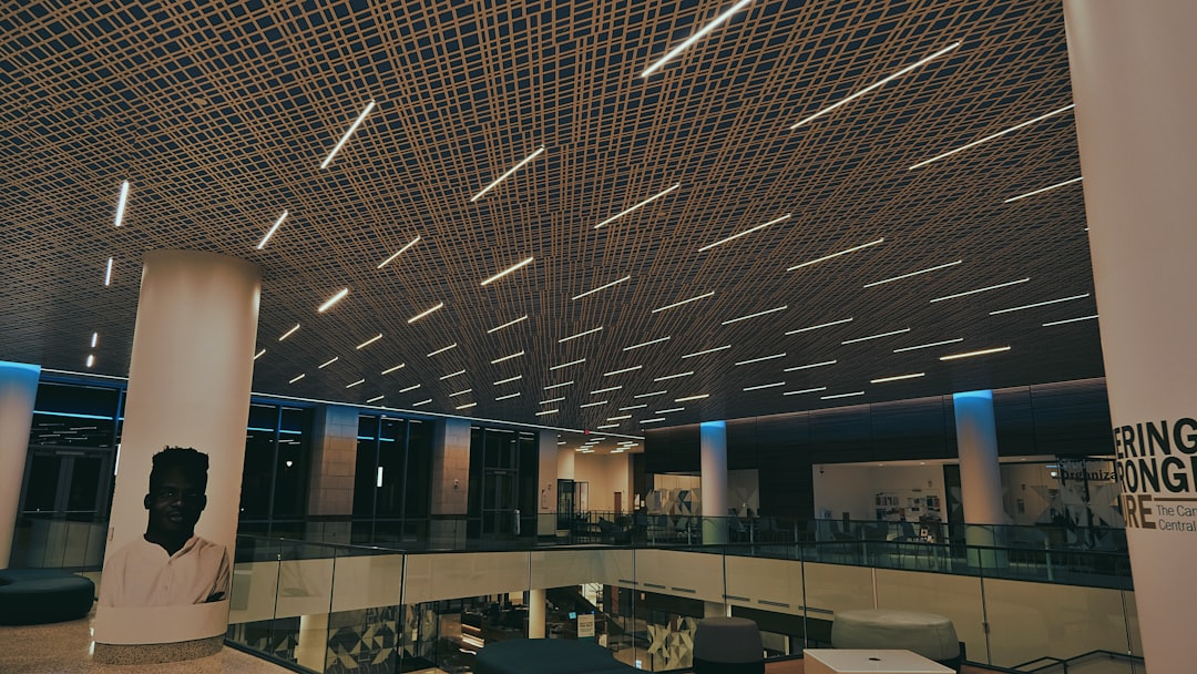 Photo ceiling gravity experiment