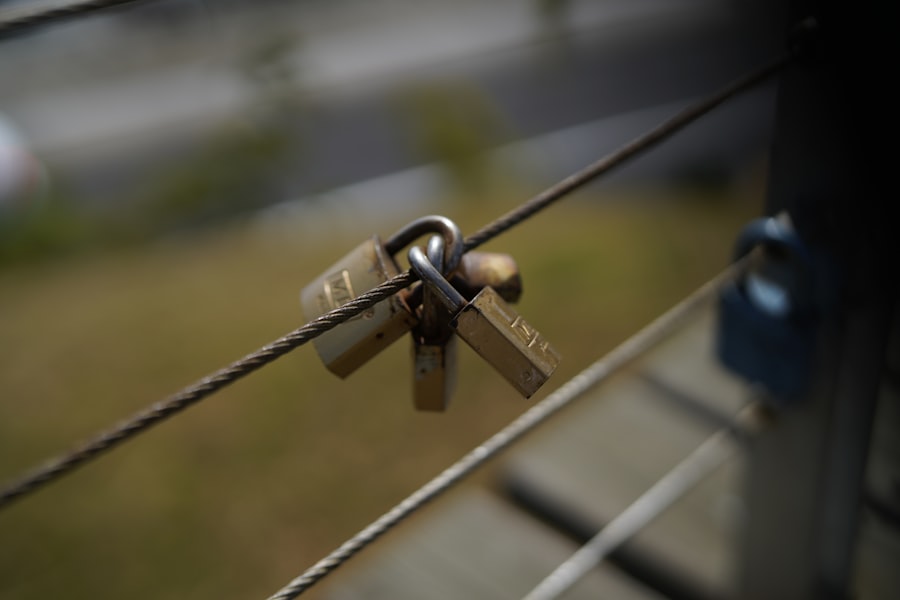 Asymmetry Lock handshake protocol