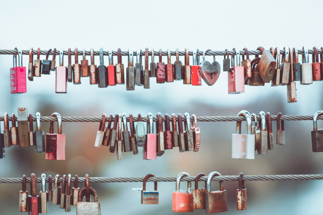 Photo Asymmetry Lock handshake protocol