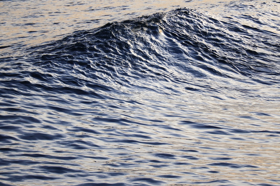 Photo hydrodynamic wake