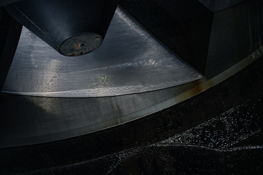 Photo surface controlled laminar extraction