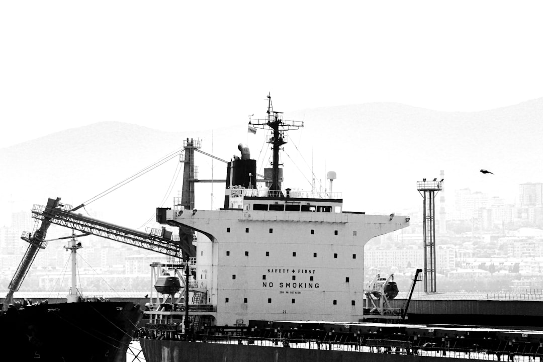 Photo maritime displacement vector assessment