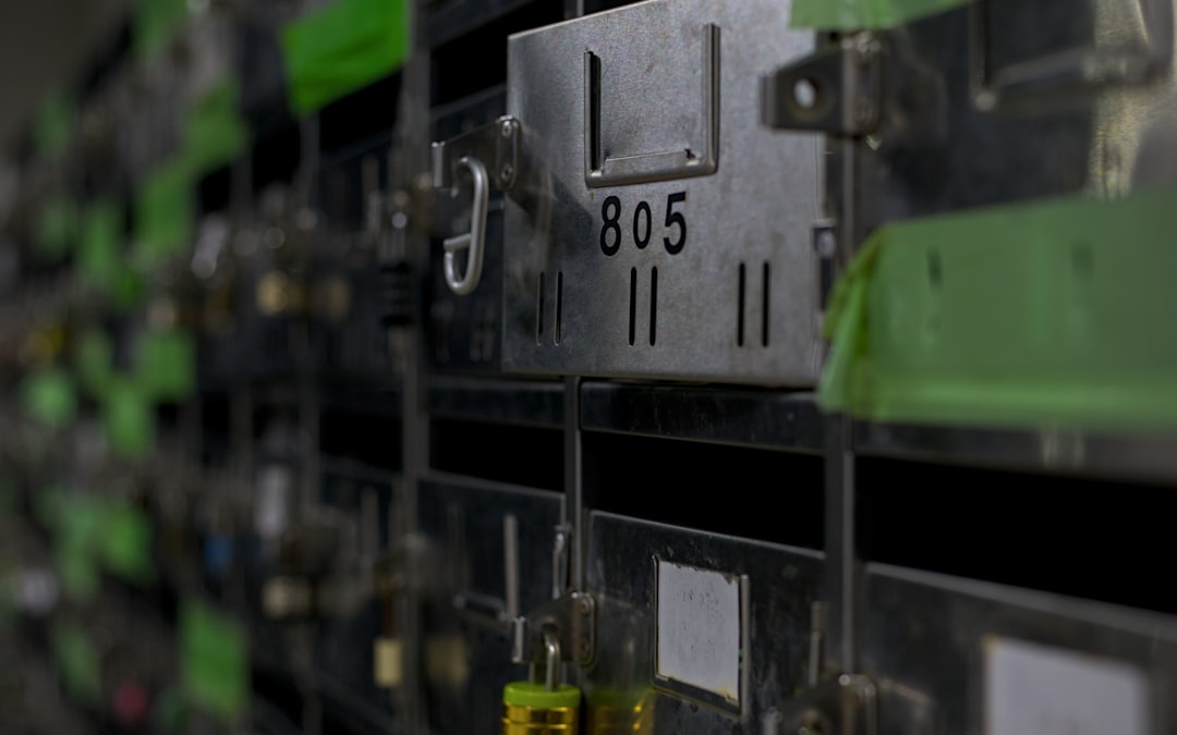 Photo commodity exchange circuit breaker timing leak