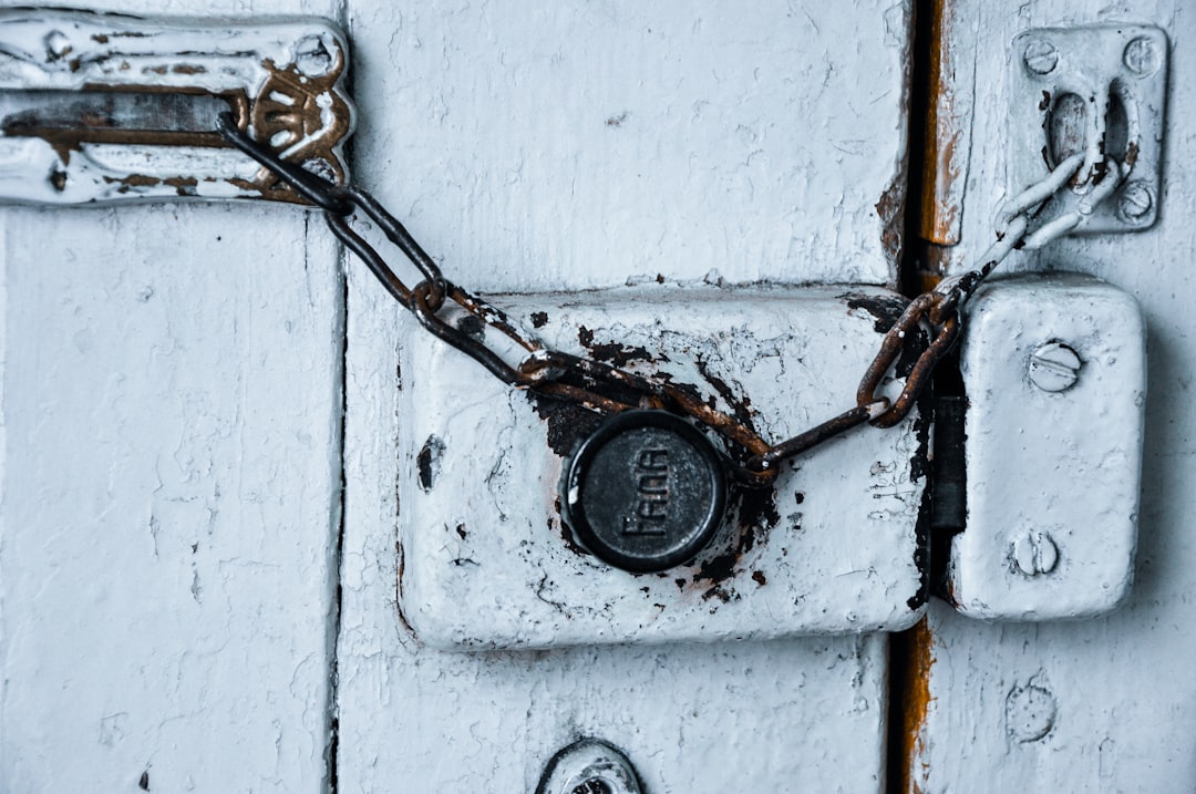 Photo Magnetic lock failure