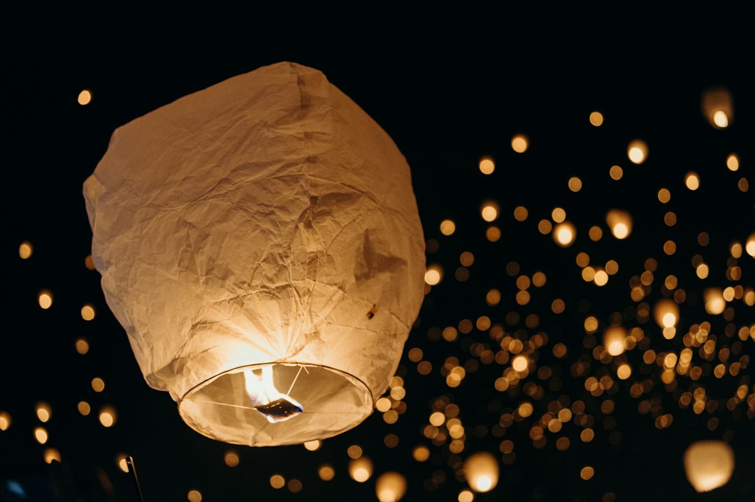 Photo aaro moderate confidence sky lanterns