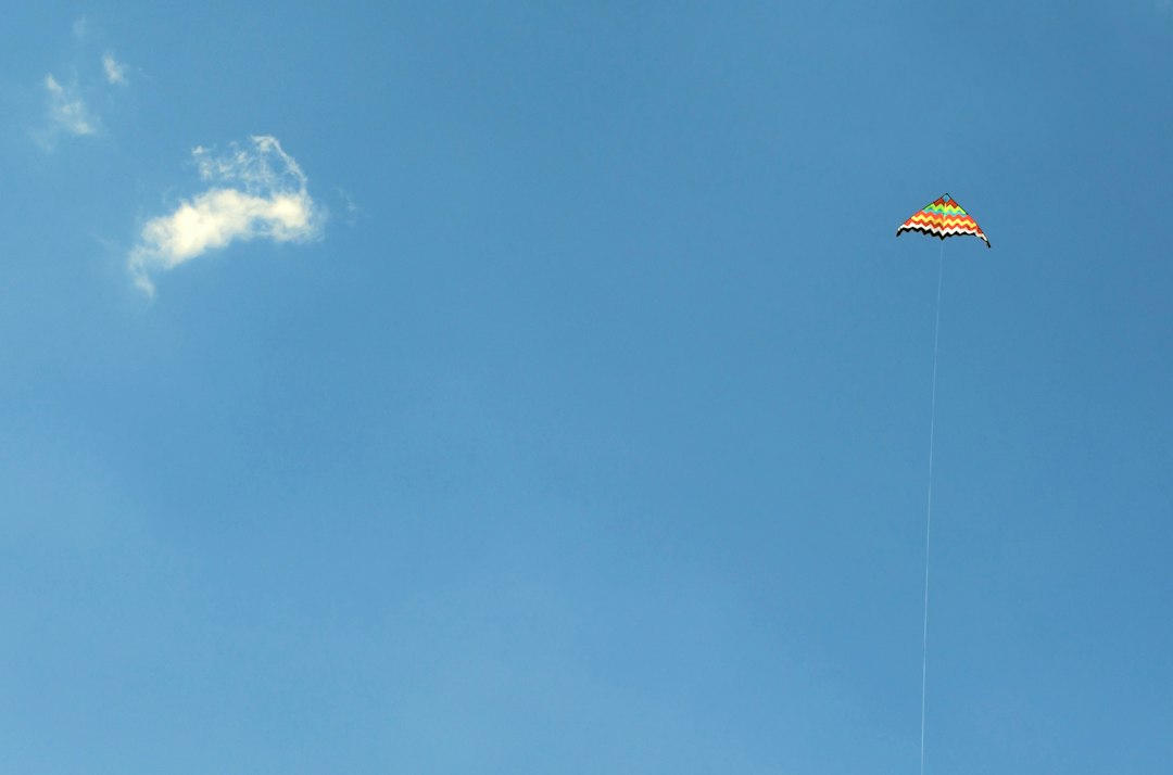 Photo motion parallax UFO explanation